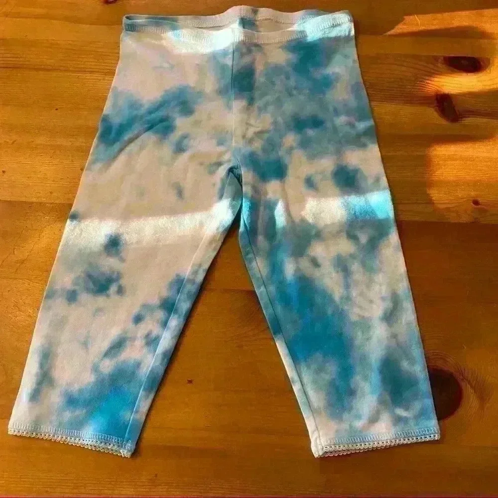 Tie dye Gap waffle shirt with capris